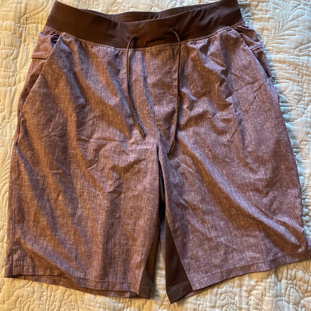 Lululemon Shorts medium lined